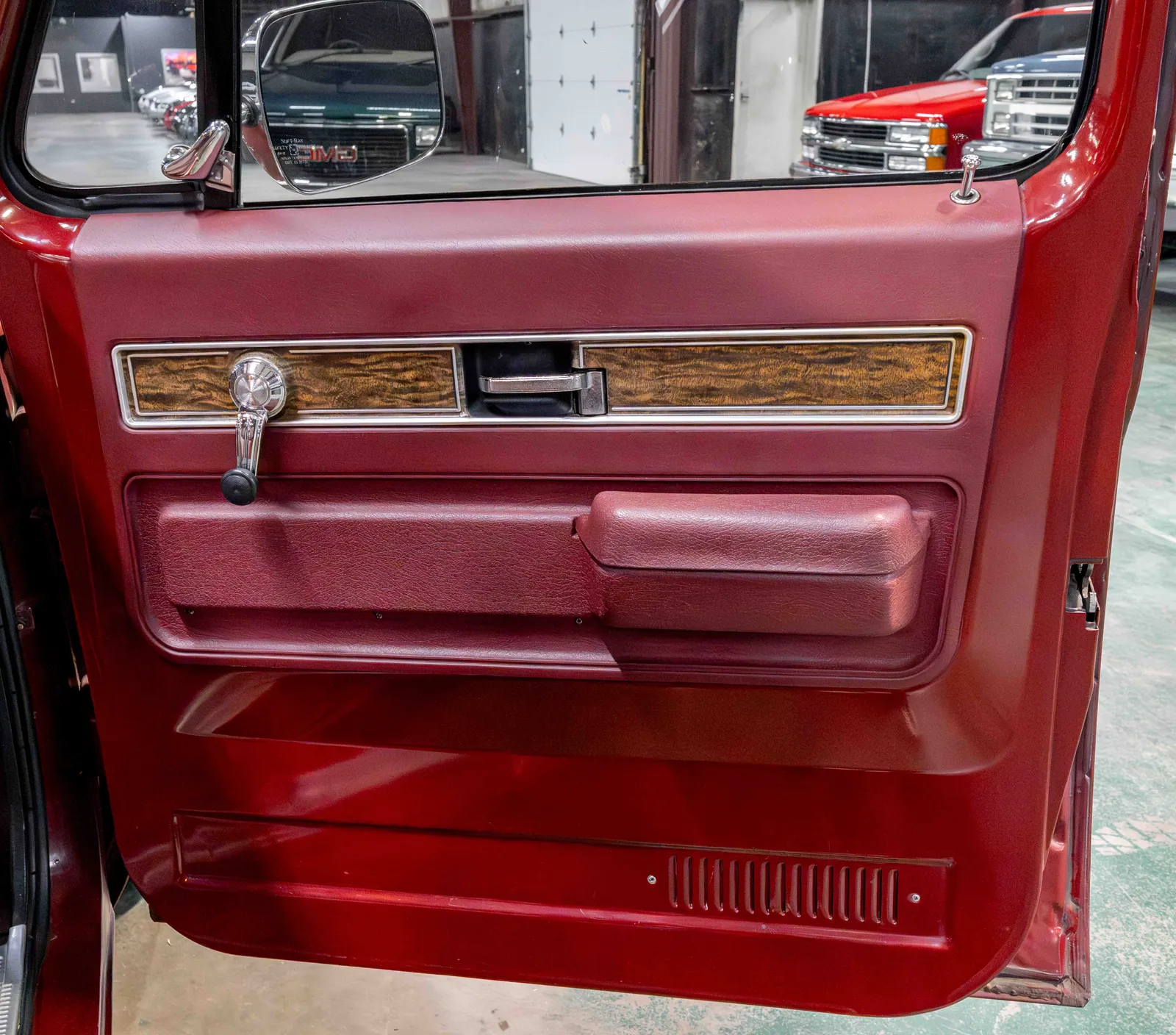14_1976-Chevrolet-C10-Rosedale Red-212965-47.jpg